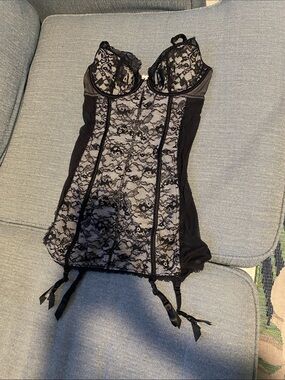 NEW Victoria's Secret Black Lace Bustier Chemise with Garter Straps